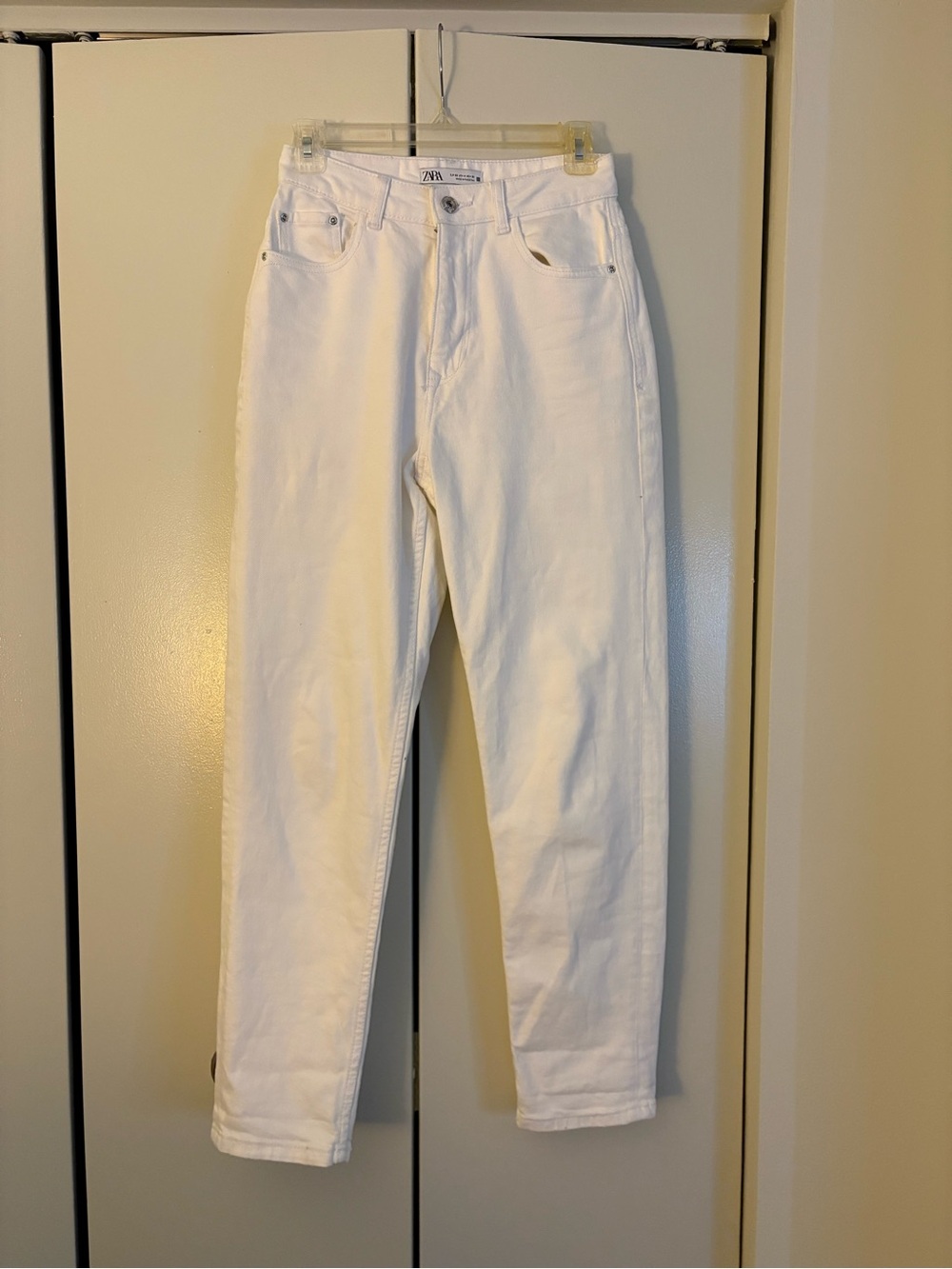 Zara Women’s White Straight Leg Jeans
